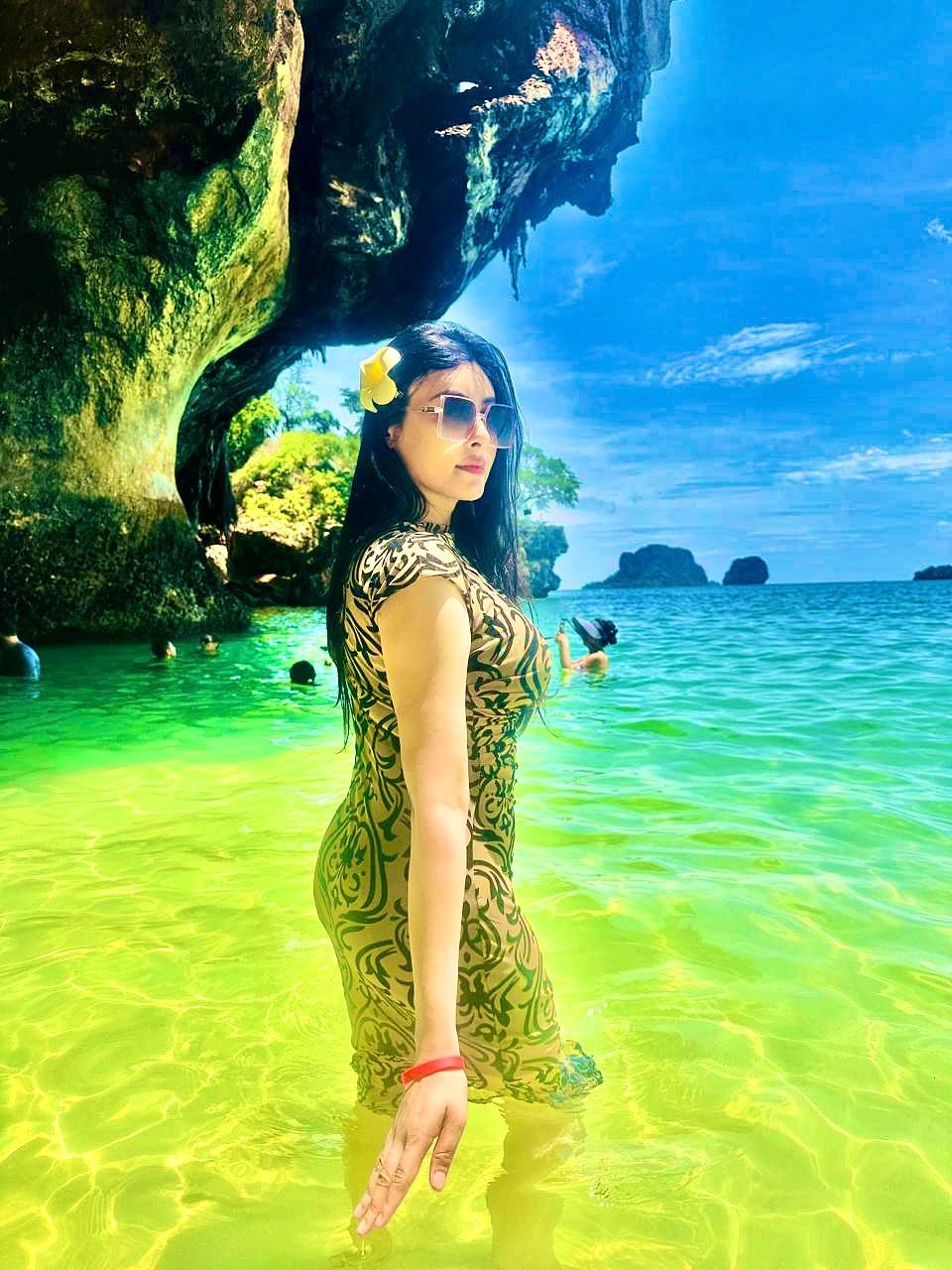 myself Kritika Sharma available right now incall or outcall direct Payment